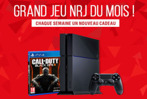 Console de jeux PS4 avec un jeu vidéo