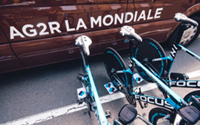 Accès au bus de l'équipe AG2R