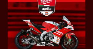 Une moto Milwaukee Aprilia RSV4 Replica