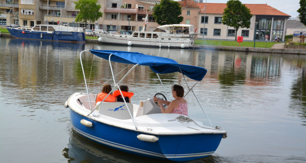 Balade Gratuite en Bateau électrique