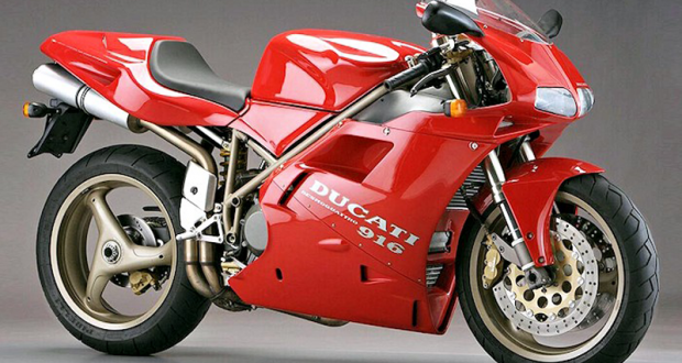 Moto d'occasion Ducati de 1997 (valeur 20 000 euros)
