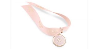 Bracelet Azzaro Wanted Girl offert sur simple visite