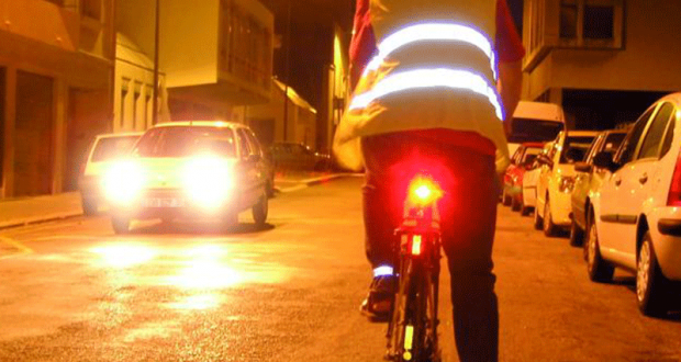 Distribution gratuite d'éclairage pour vélo à Toulouse