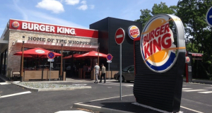 Un menu et un dessert offert au Burger King