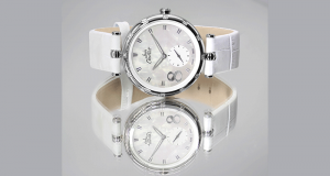 Une montre Louis Chevrolet sertie de 12 diamants offerte