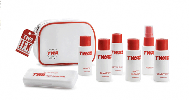 Une trousse de toilette avion TWA Hotel offerte