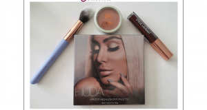 Palette de maquillage avec pinceau ainsi qu'1 blush et 1 lip gloss