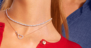 Un collier Infinity Heart offert