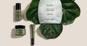 Un lot de 3 produits de soins AHAVA offert