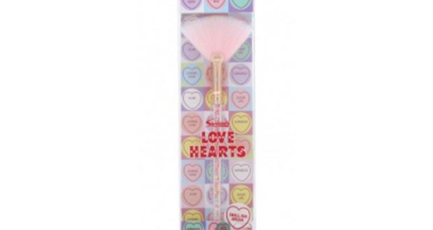16 Pinceau Eventail Contouring Love Hearts à tester