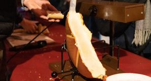 Dégustation gratuite de tartines à la raclette