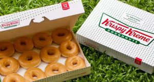 Distribution gratuite de Donuts Krispy Kreme