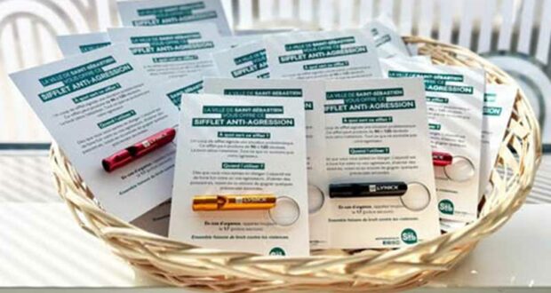 Distribution gratuite de sifflets d'alerte