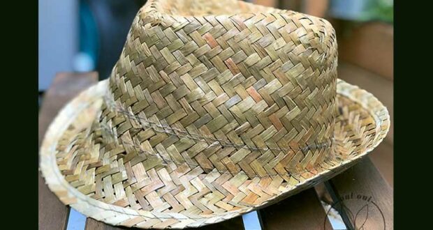 Distribution gratuite de chapeaux de paille et crème solaire