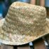 Distribution gratuite de chapeaux de paille et crème solaire