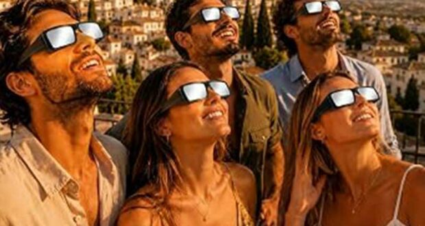 Distribution Gratuite de 1500 Paires de Lunettes Spéciales Éclipse Solaire