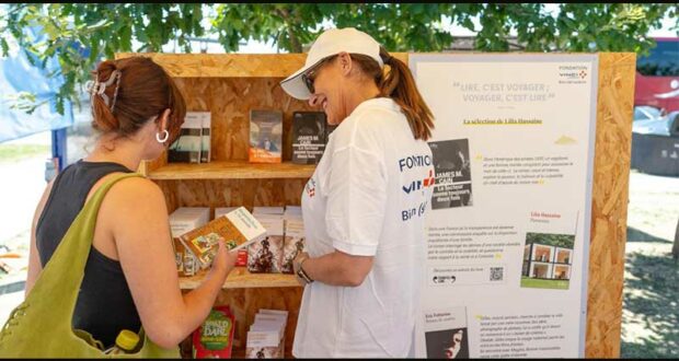 Distribution gratuite de 20 000 livres aux voyageurs